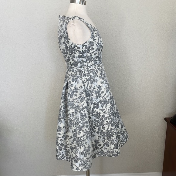 Maggy London - Picture 3 of 5